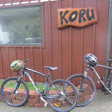 Koru Beachfront Holiday Cabins & Hot Tub 베리타운 외부 사진