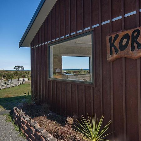 Koru Beachfront Holiday Cabins & Hot Tub 베리타운 외부 사진