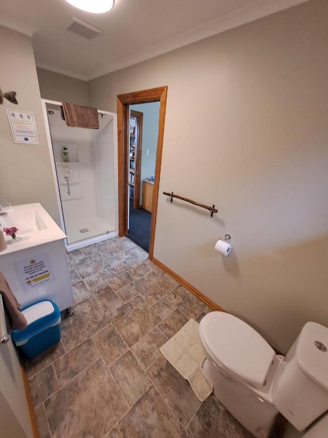 Koru Beachfront Holiday Cabins & Hot Tub 베리타운 외부 사진