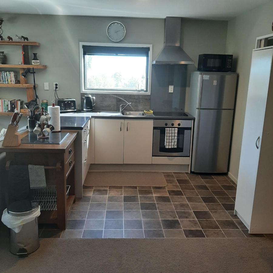 Koru Beachfront Holiday Cabins & Hot Tub 베리타운 외부 사진