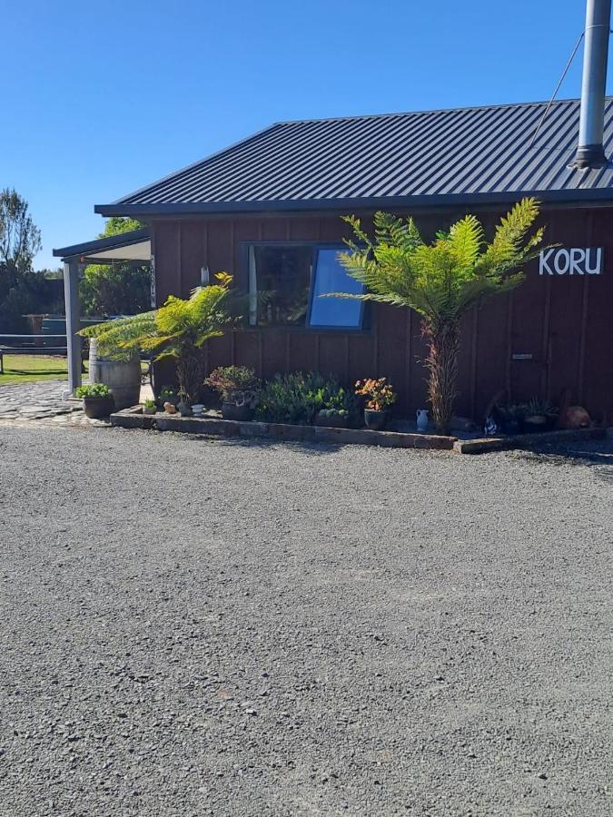 Koru Beachfront Holiday Cabins & Hot Tub 베리타운 외부 사진
