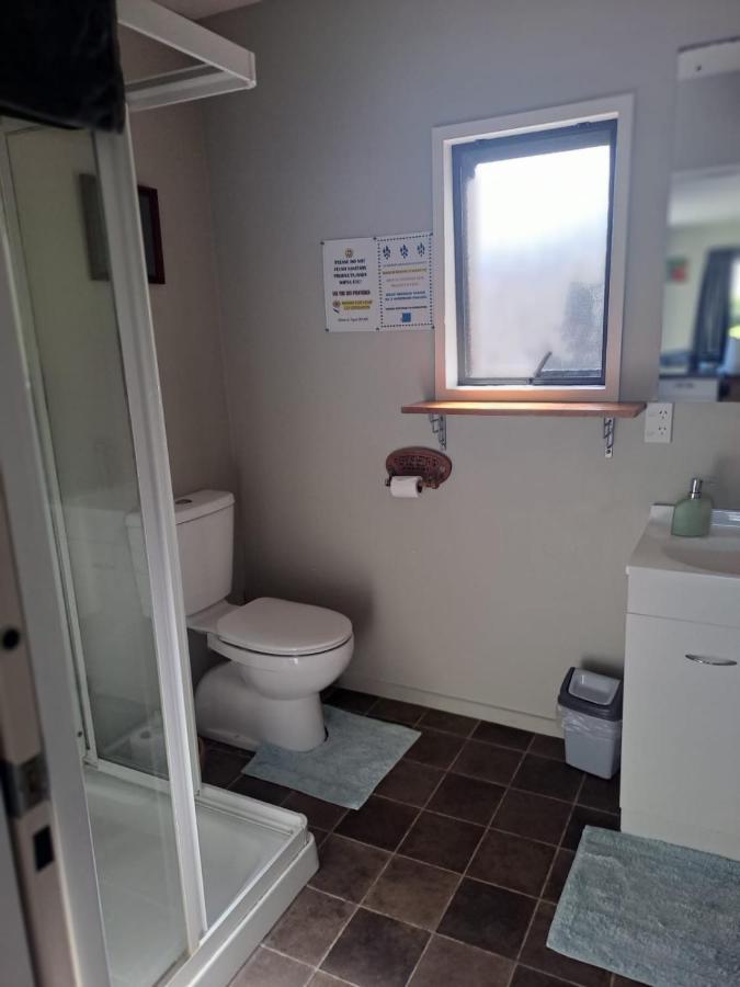 Koru Beachfront Holiday Cabins & Hot Tub 베리타운 외부 사진