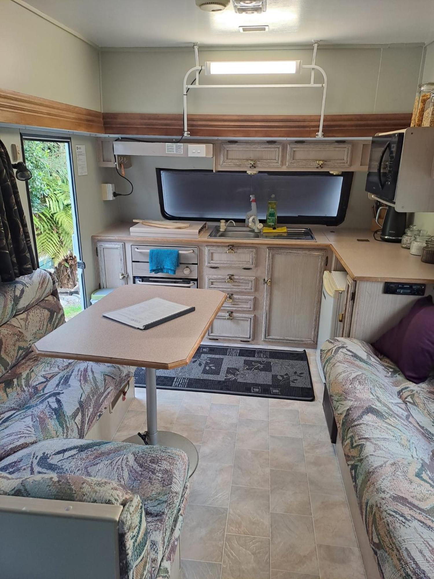 Koru Beachfront Holiday Cabins & Hot Tub 베리타운 외부 사진