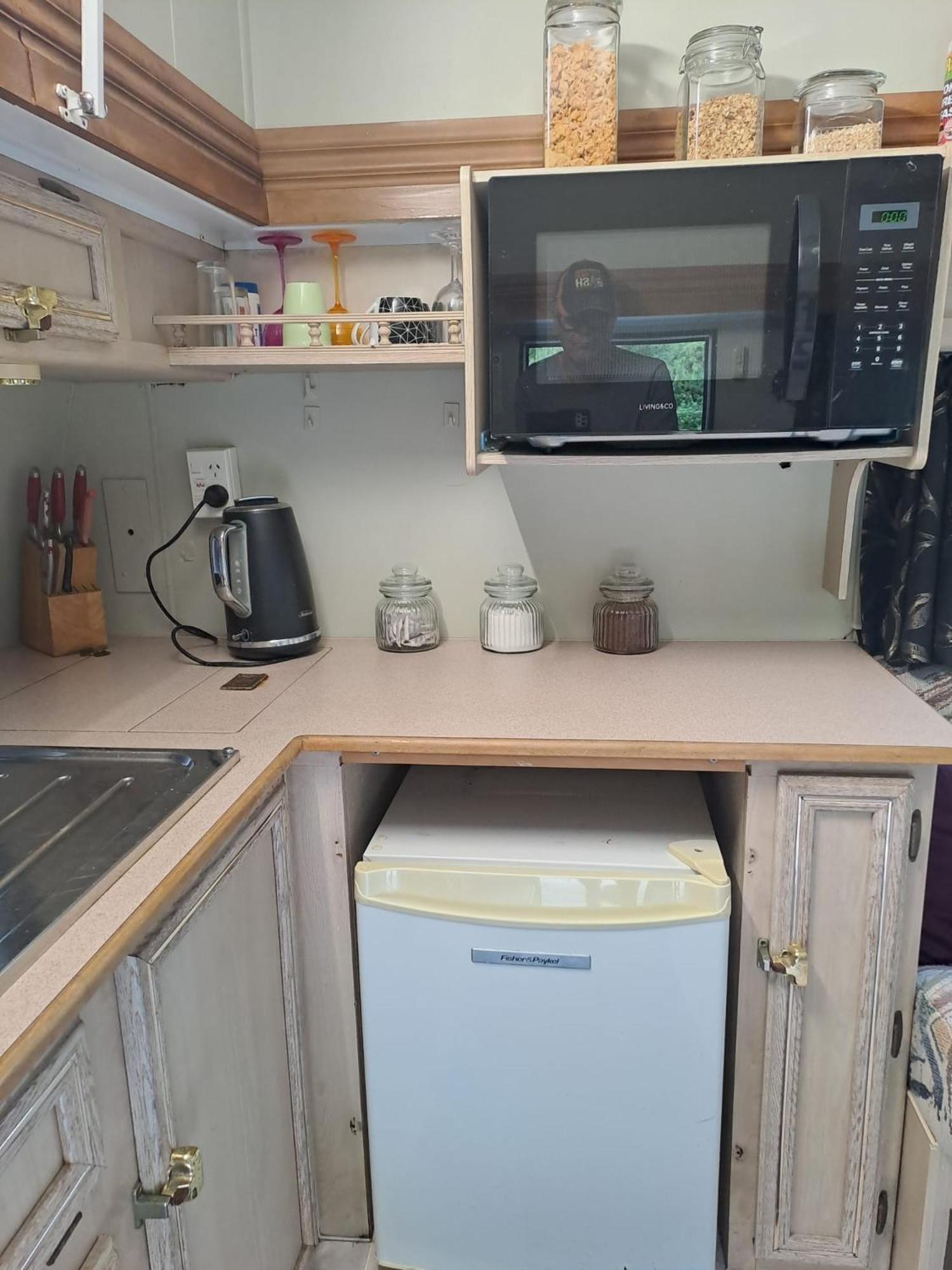 Koru Beachfront Holiday Cabins & Hot Tub 베리타운 외부 사진
