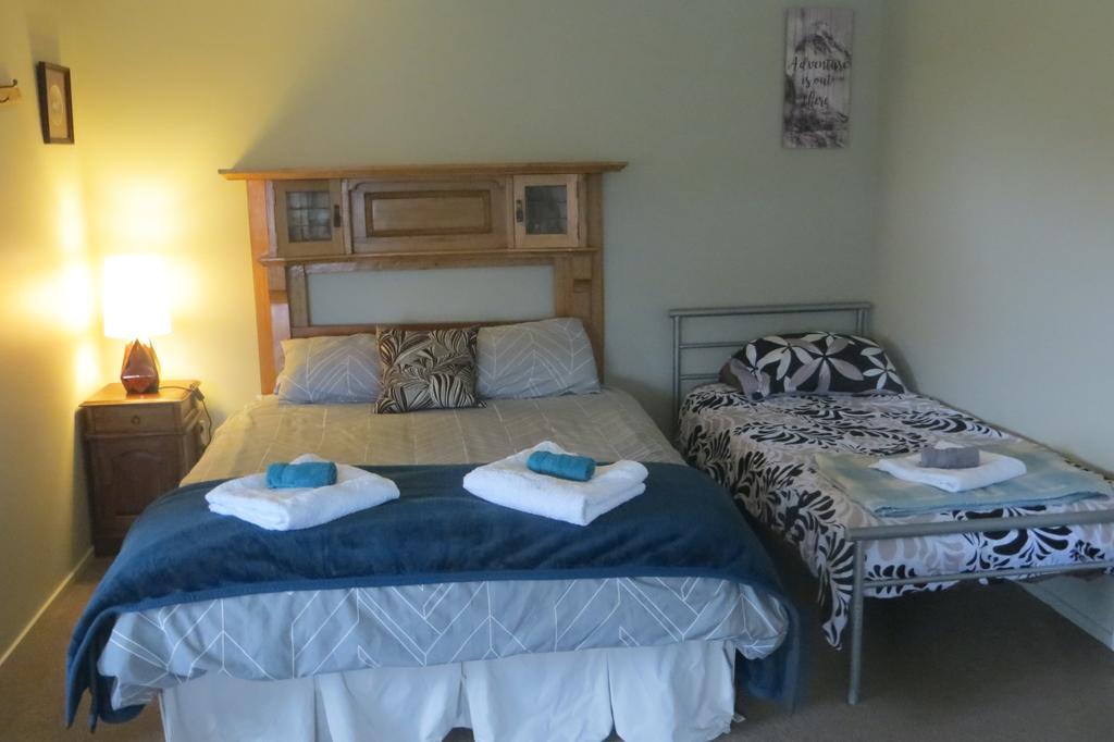 Koru Beachfront Holiday Cabins & Hot Tub 베리타운 외부 사진