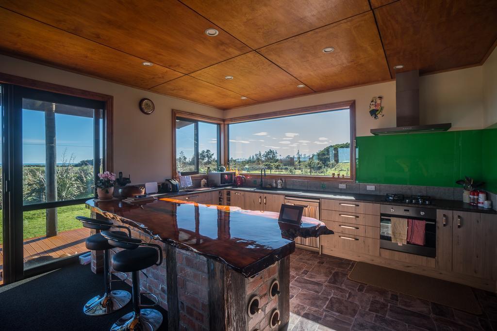 Koru Beachfront Holiday Cabins & Hot Tub 베리타운 외부 사진