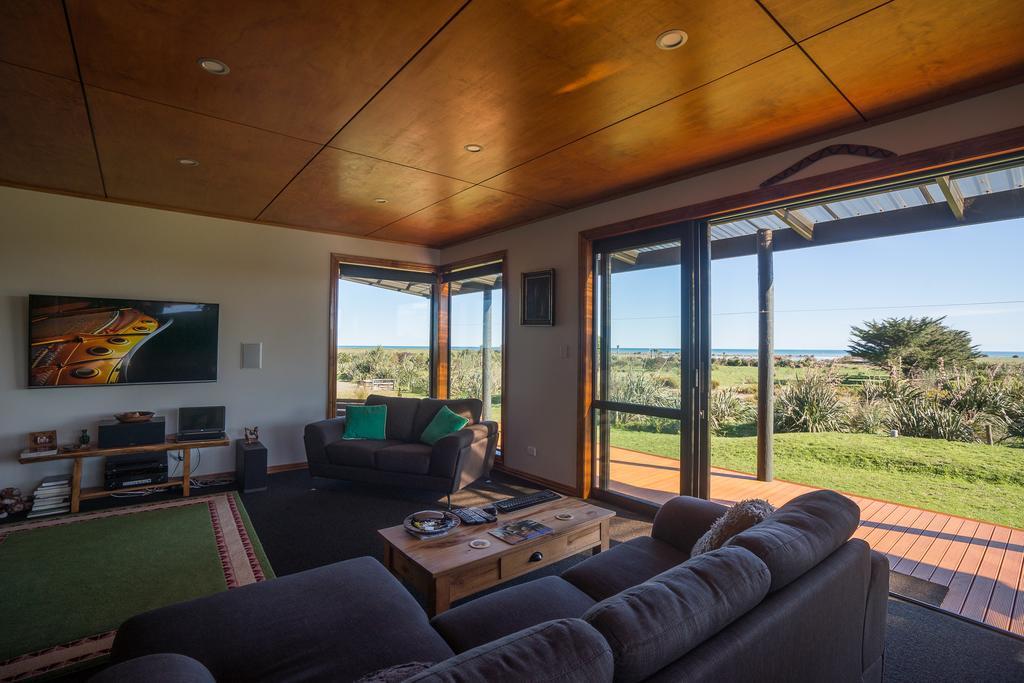 Koru Beachfront Holiday Cabins & Hot Tub 베리타운 외부 사진